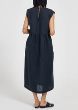 Load image into Gallery viewer, APRON LINEN Dress // Black