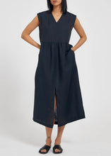 Load image into Gallery viewer, APRON LINEN Dress // Black