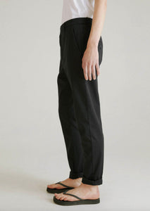 NEWS EDIT Pants // Black