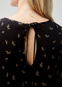 ROMANTIC Top // Black Irish bloom